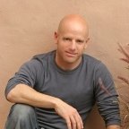 Гал Сасон през декември в България