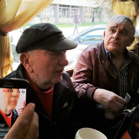 Бургазлии и гости на града да се готвят за десанта на Джеки Стоев и Джони Пенков. А дано знаят какво ги чака