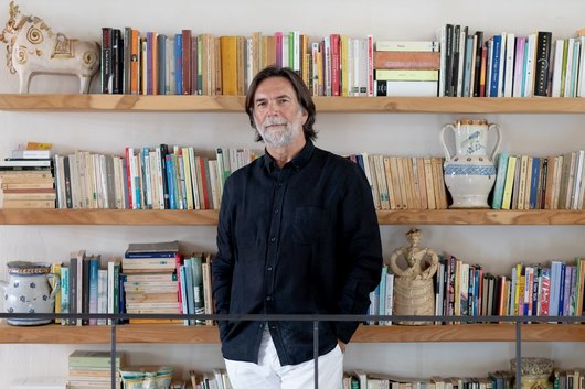 Алберто Симоне ще представи книгата си „Щастието на нощното шкафче“